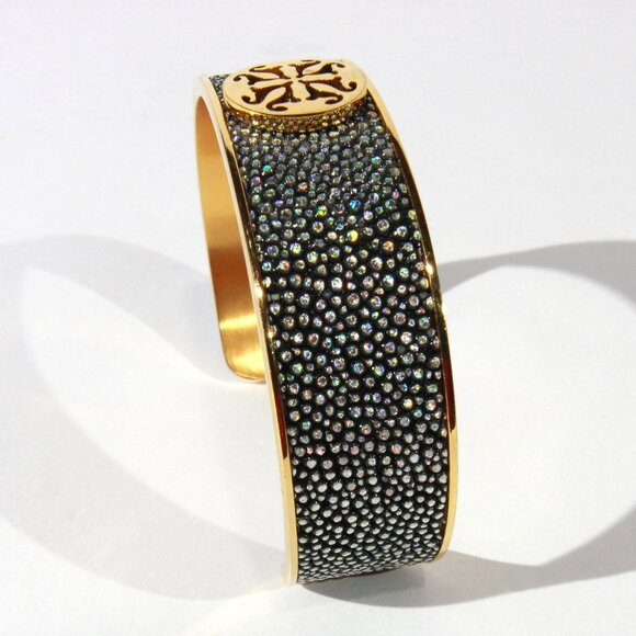 Rustic Cuff Stingray Metallic Gold Tone Wide Metal Cuff Bracelet - Picture 3 of 7